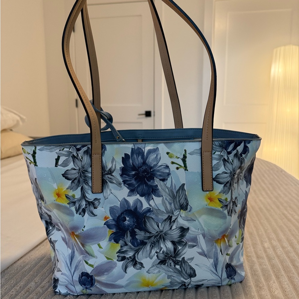Floral Tote Bag Blue and Tan Accents NEW